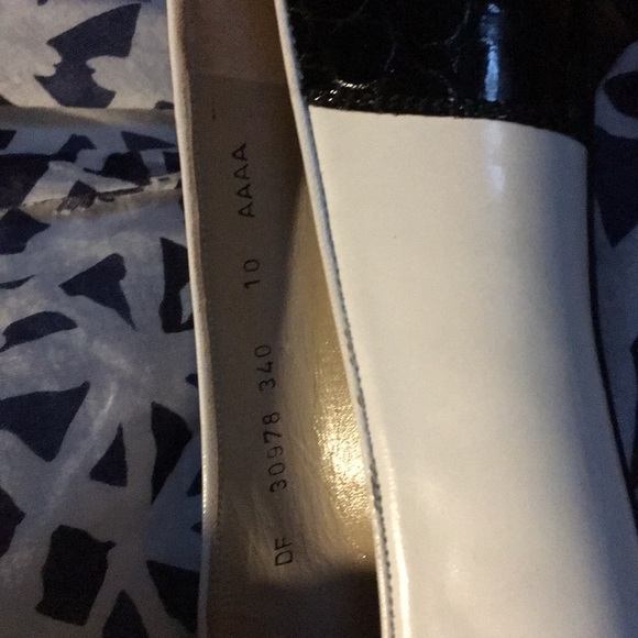 Ladies Ferragamo shoes - Picture 4 of 7